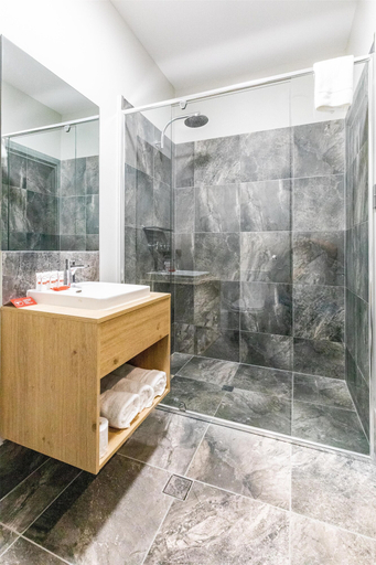 Bathroom 9