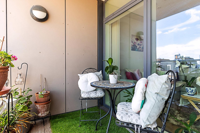 Others 5, Stylish Canary Wharf Retreat For 2, London