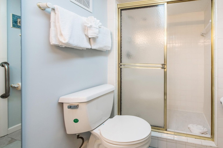 Bathroom 5, Shoreline Towers 3074, Okaloosa