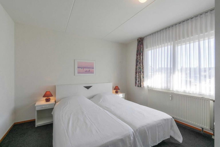 Bedroom 2, Beach Apartment 5 for 4 Guests in Callanstoog, Zijpe