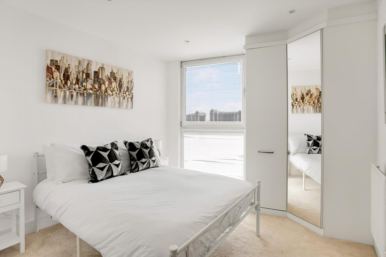 Bedroom 3, Panoramic London: 3-Bed City Oasis, London