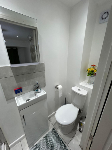 Others 2, Studio Guest Room, London