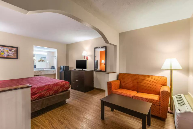 Bedroom 3, Econo Lodge Mcdonough, Henry