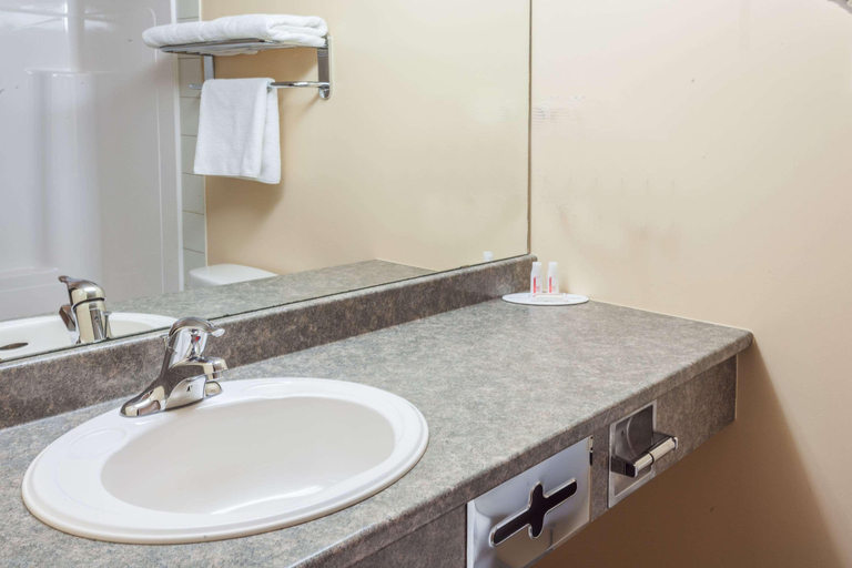 Bathroom 4, Super 8 by Wyndham Amherst, Cumberland