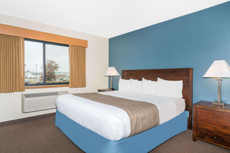 Bedroom 3, Days Inn & Suites by Wyndham Baxter Brainerd Area, Crow Wing