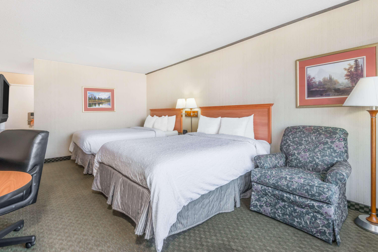 Bedroom 3, Howard Johnson by Wyndham Gillette, Campbell