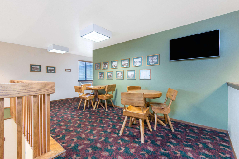 Public Area 2, Super 8 by Wyndham Buffalo, Johnson