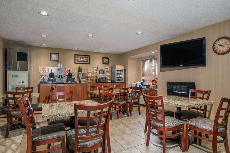 Food & Drinks, Microtel Inn & Suites By Wyndham Rochester Mayo C, Olmsted
