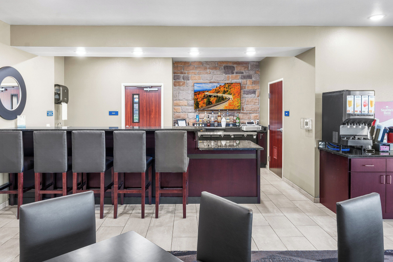Food & Drinks 5, Cobblestone Hotel & Suites - Denmark/Green Bay, Brown