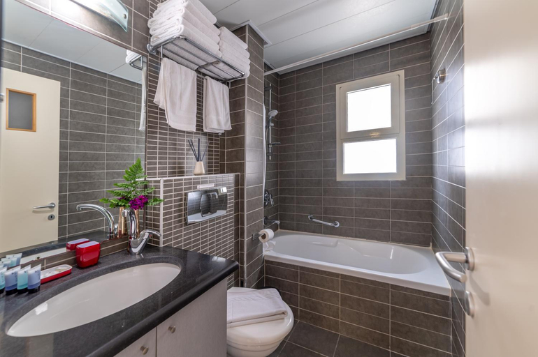 Bathroom 4, Ben Yehuda Apartments