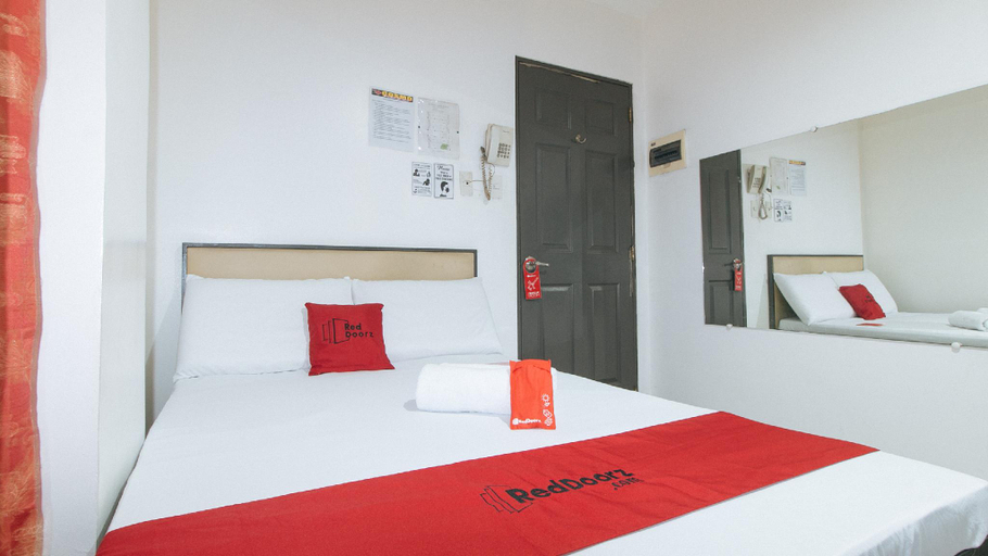 Bedroom, RedDoorz Plus @ Cosmo Hotel & Studio Suites Kamuning, Quezon City