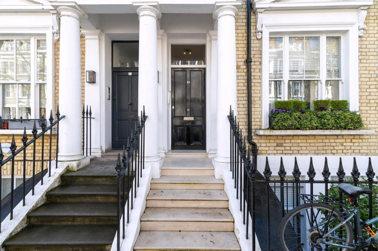 Exterior & Views 2, Fantastic Earls Court Flat, London