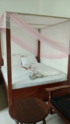 Others 5, Fish Hostel, Kaskazini 'A'