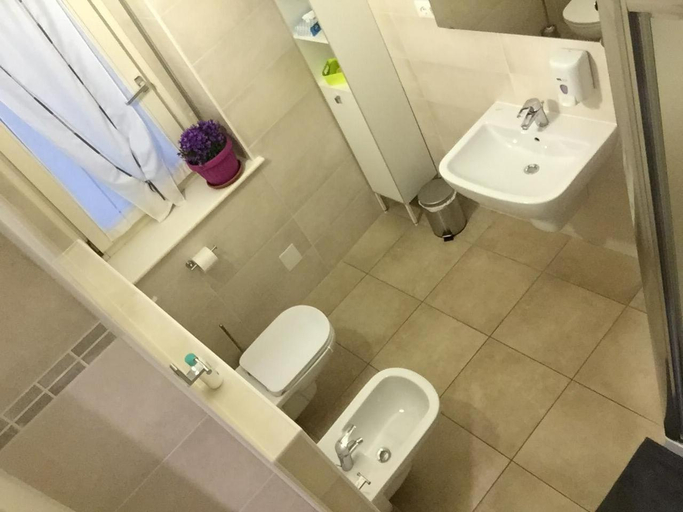 Others 5, B&B Homer Trento, Trento