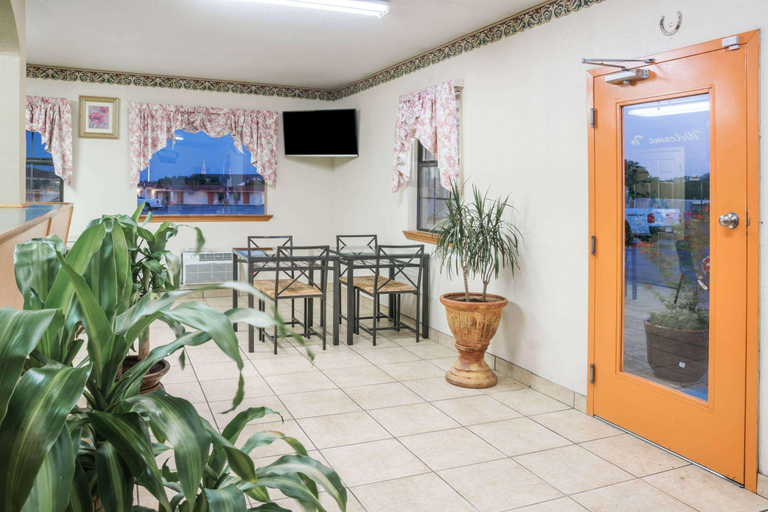 Public Area 2, Travelodge by Wyndham Temple, Bell