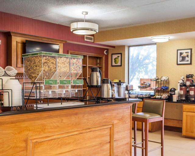 Food & Drinks 5, Comfort Inn Lehigh Valley West, Lehigh