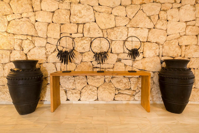 Public Area 4, FERGUS Style Bahamas, Baleares