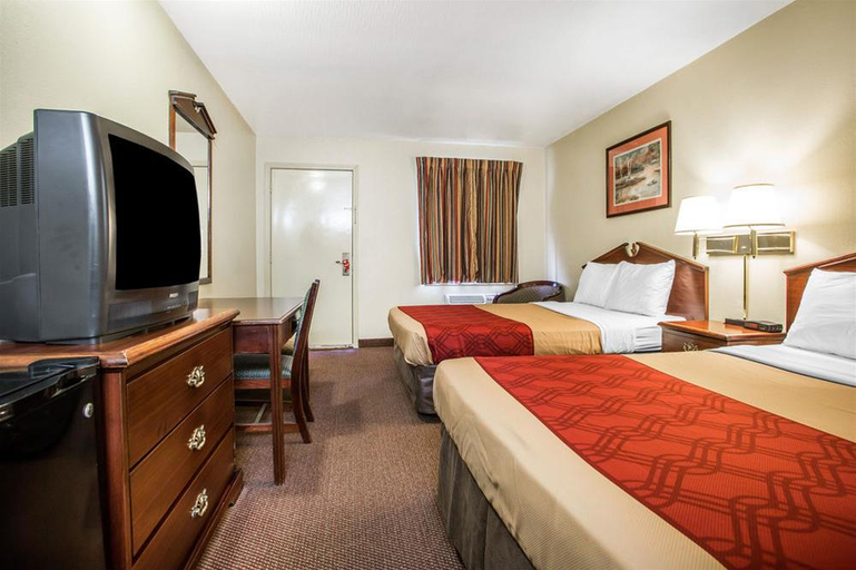 Bedroom 4, Rodeway Inn Jeffersonville, Fayette