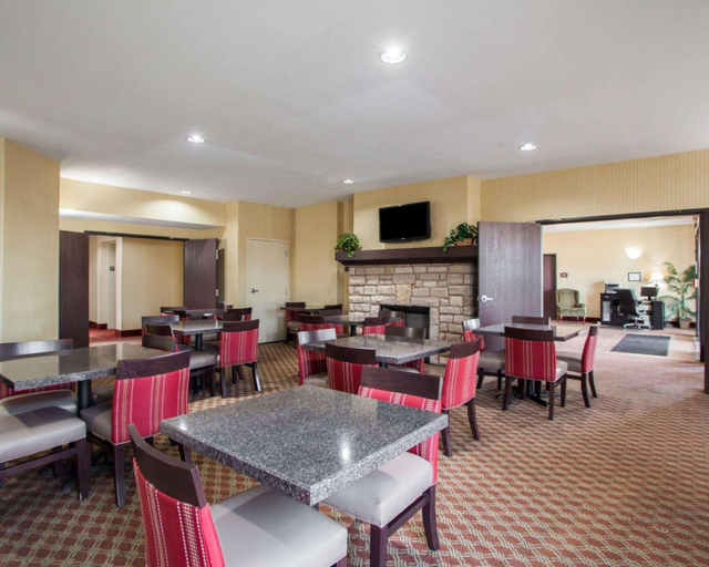 Food & Drinks 5, Comfort Inn & Suites Harrisonville, Kansas City