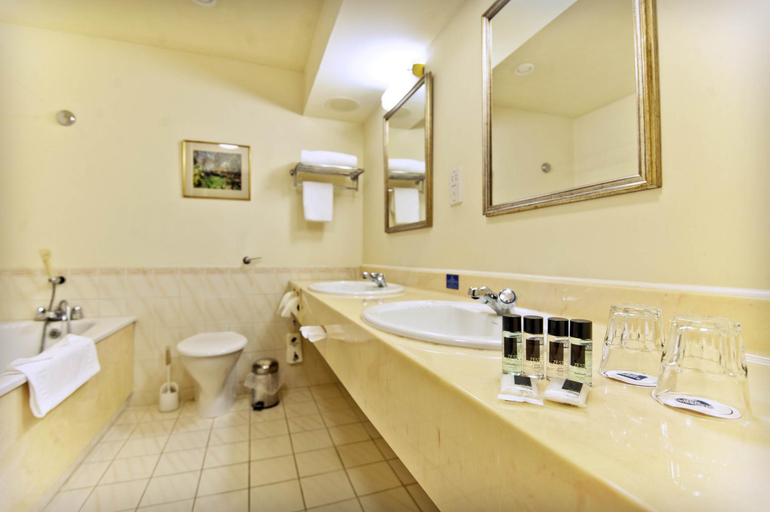 Bathroom 4, Penmere Manor Hotel, Cornwall