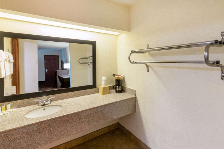 Bedroom 3, Super 8 by Wyndham Seguin, Guadalupe