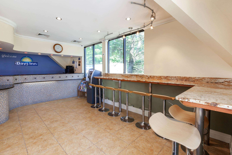 Public Area, Days Inn by Wyndham Nanuet / Spring Valley, Rockland