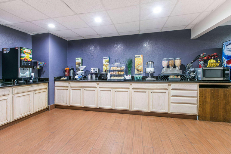 Food & Drinks 5, Microtel Inn & Suites By Wyndham Oklahoma City Ai, Oklahoma