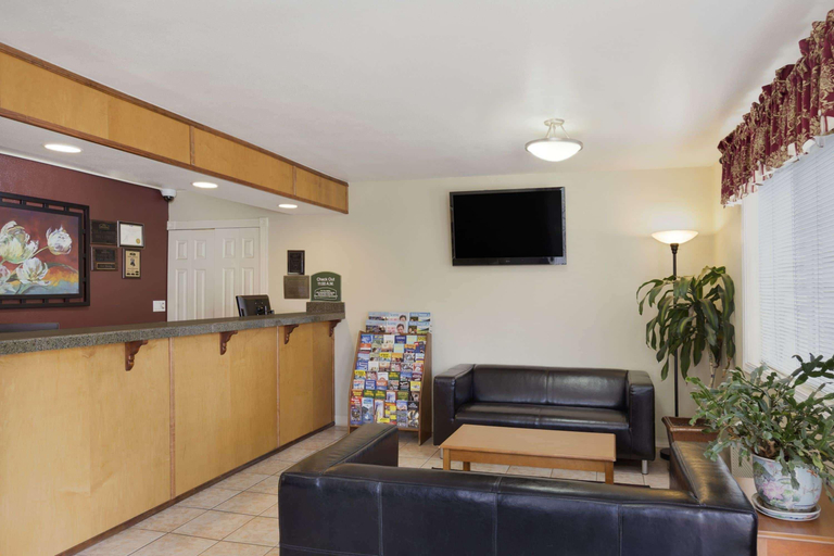 Public Area 2, Howard Johnson by Wyndham Salem, Marion