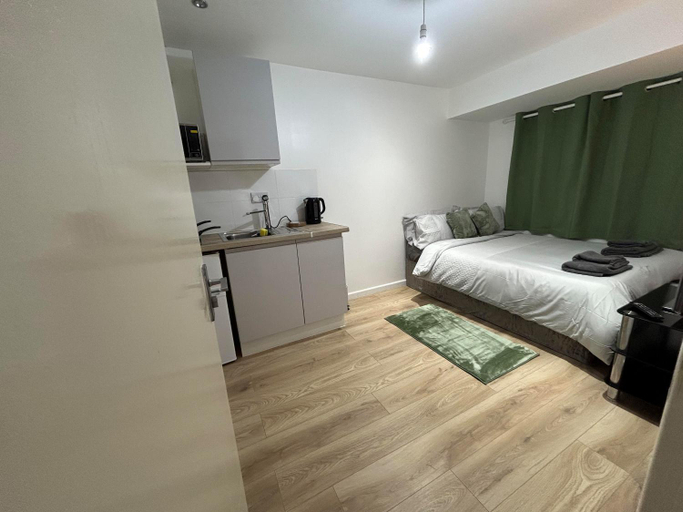 Others 3, Studio Guest Room, London