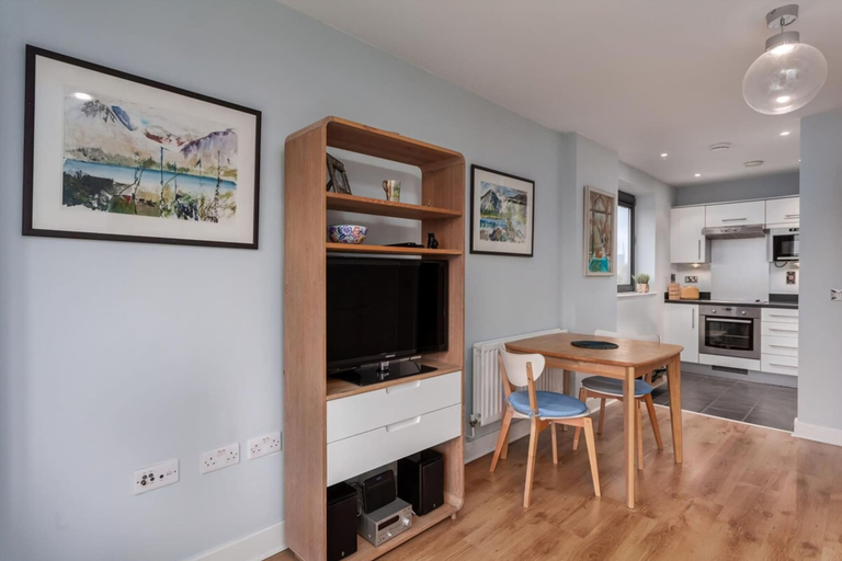 Others 5, Bright and Stylish Kennington Gem, London
