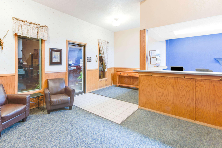 Public Area 3, Super 8 by Wyndham Burlington, Des Moines