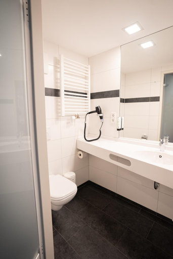 Bathroom 4, qubixx stadtmittehotel, Schwäbisch Hall