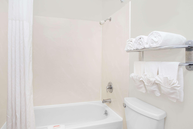 Bathroom 5, Days Inn by Wyndham Turlock, Stanislaus