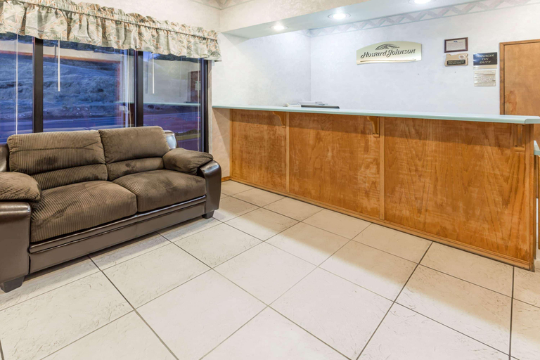 Public Area 2, Howard Johnson by Wyndham Roseburg, Douglas