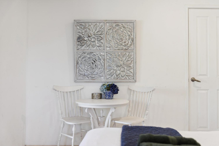 Others 4, River Suite Studio with Lovely Garden - Walk to River, Perth