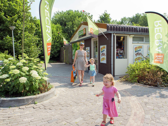 Others 5, Family Pet Escape Arcen, Arcen en Velden