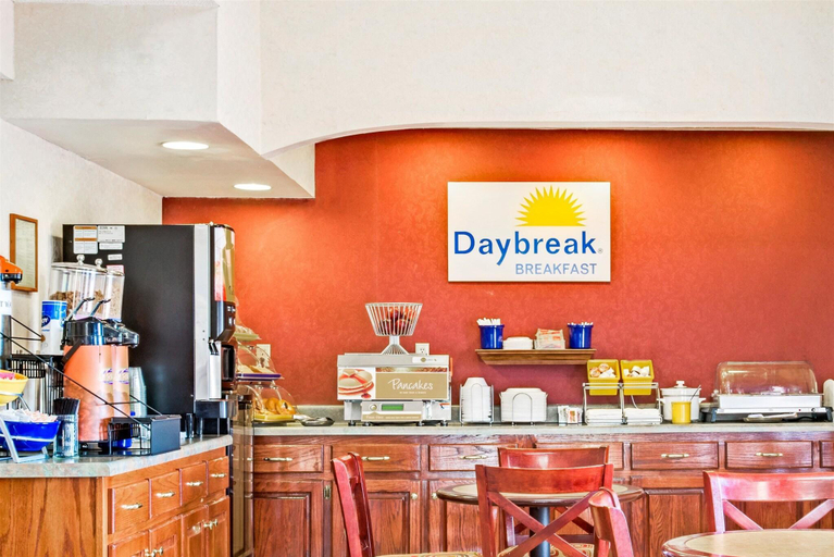 Food & Drinks 5, Days Inn by Wyndham Covington, Tipton