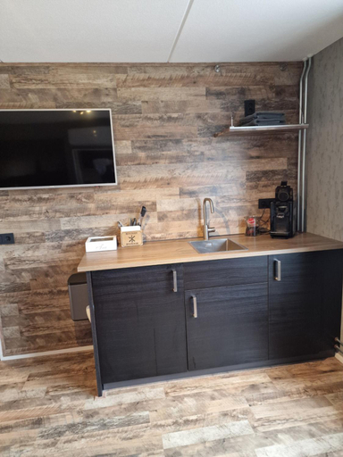 Others 5, Bed & Budget Mackenzieplaats, Voorst