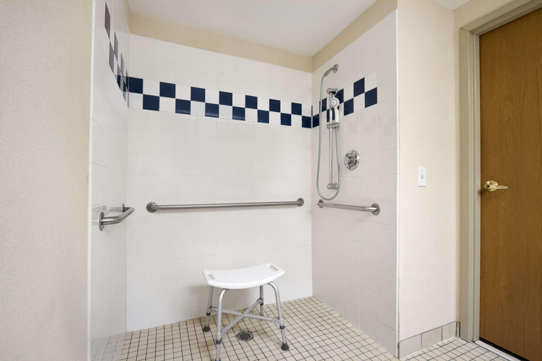 Bathroom 4, Ramada by Wyndham SeaTac Airport, SeaTac