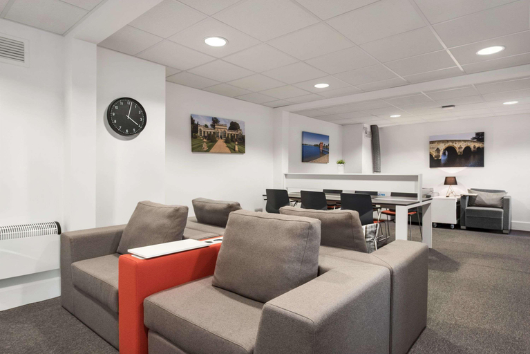 Public Area 2, Days Inn by Wyndham Watford Gap, Northamptonshire