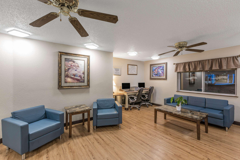 Public Area 2, Baymont by Wyndham Fort Dodge, Webster