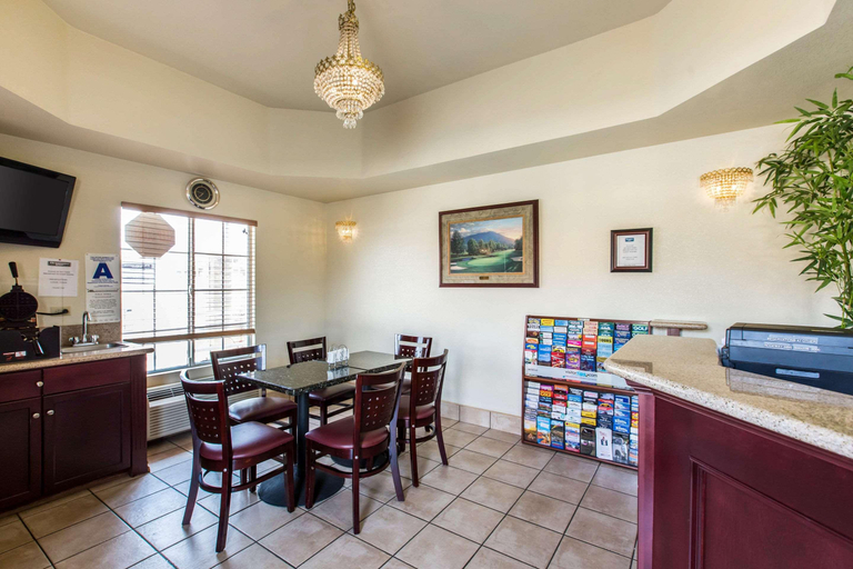 Public Area 2, Rodeway Inn Beaumont 1-10, Riverside