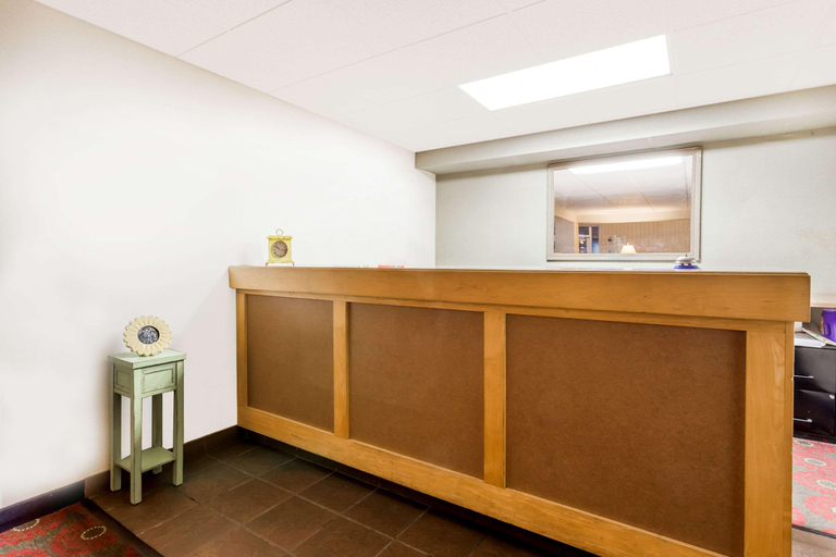 Public Area 2, Days Inn by Wyndham Cedar Falls- University Plaza, Black Hawk