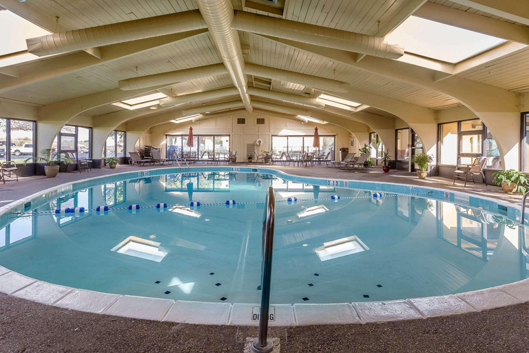 Sport & Beauty 3, Quality Inn Perrysburg Area, Wood