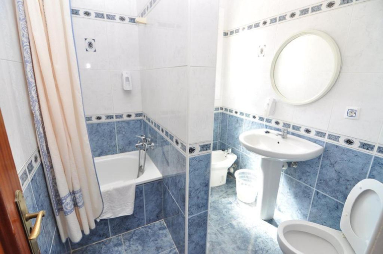 Bathroom 5, Hotel Montana, Girona