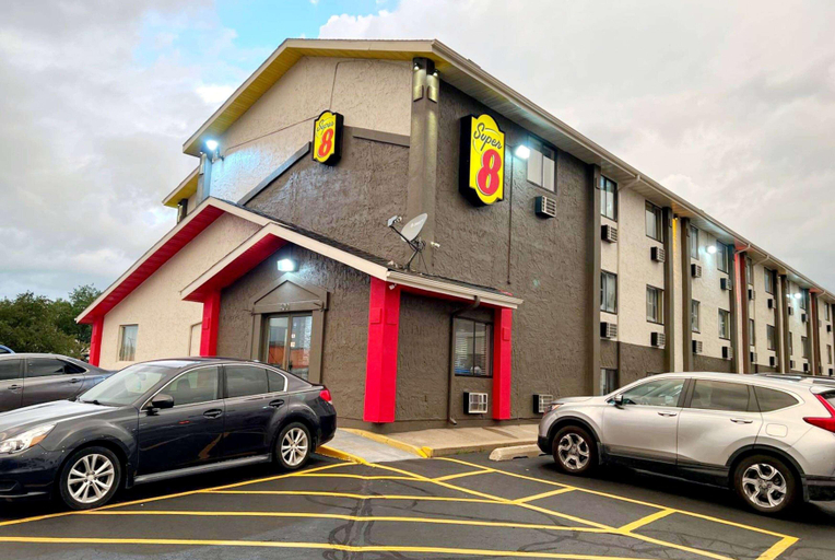 Exterior & Views 2, Super 8 by Wyndham Cedar Rapids, Linn