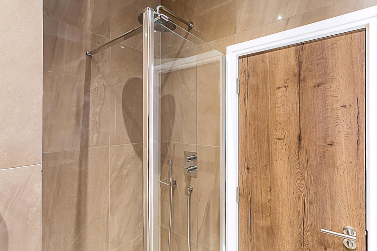 Bathroom 4, Stunning Earls Court Flat, London