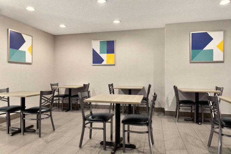 Food & Drinks 5, Microtel Inn & Suites By Wyndham Florence/Cincinn, Boone