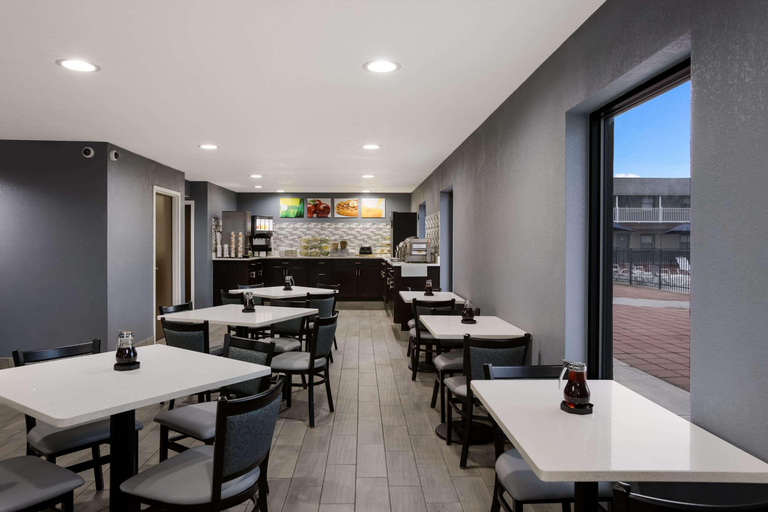 Food & Drinks 5, Quality Inn & Suites Big Rapids, Mecosta