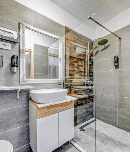 Bathroom 4, Silver Gate Rooms Dioklecijan Palace, Split